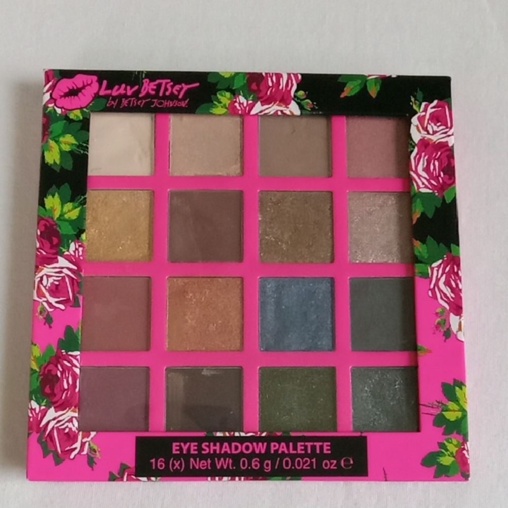 Luv Betsey by Betsey Johnson Eye Shadow Pallet 16 Shades